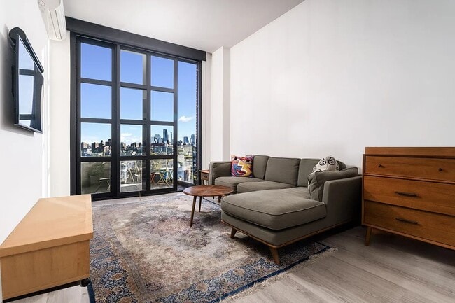 Foto del edificio - 11-16 Main Avenue