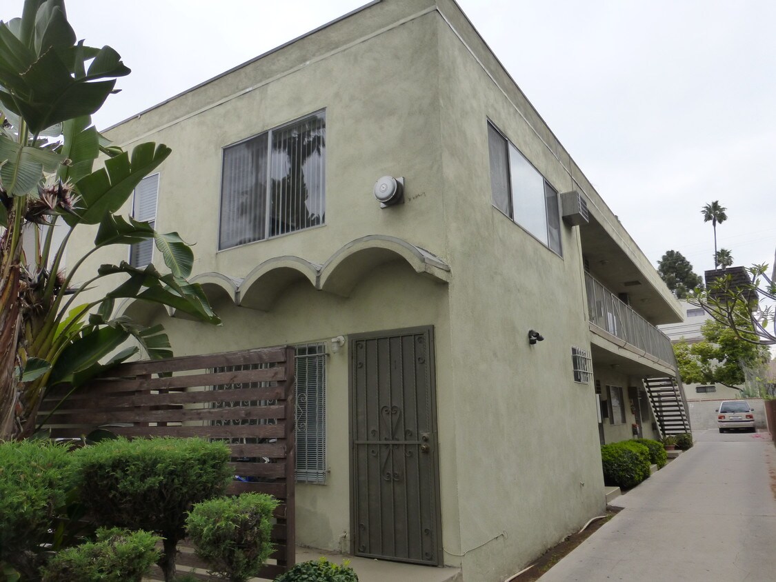Primary Photo - 1552 N Kingsley Dr