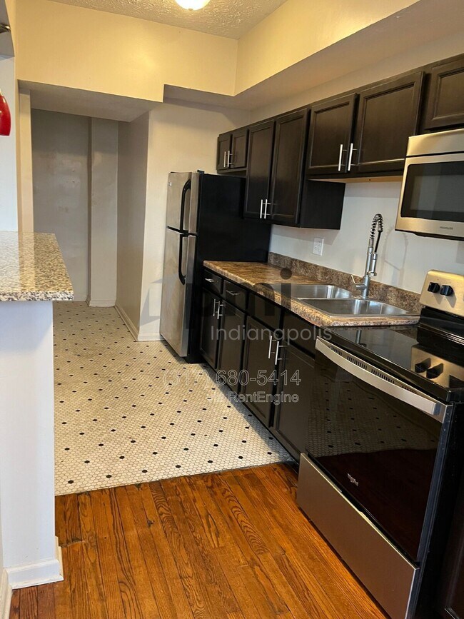 Building Photo - 1 W 28th St