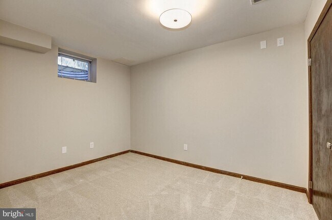 Building Photo - 12014 Montrose Village Terrace