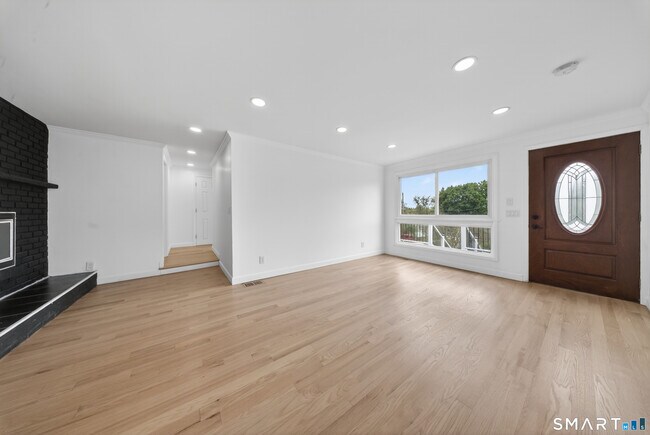 Foto del edificio - 207 Hillcrest Rd