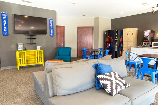 Kirkwood Courts &amp; Campus View Apartments Apartments