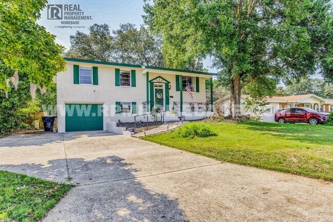 Building Photo - Beautifully Renovated 2-Story Home for Ren...