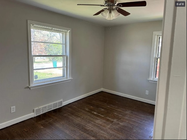 Building Photo - Spacious 3-Bedroom, 2-Bath