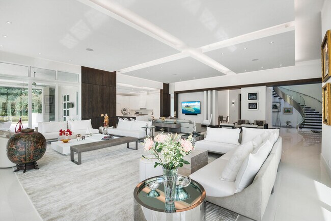 Building Photo - 17106 Ave Le Rivage