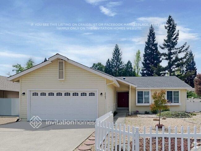 Building Photo - 2701 Hillcrest Dr
