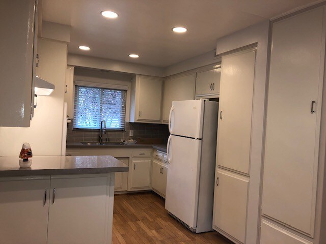 Spacious Kitchen - 375 Cliff Dr