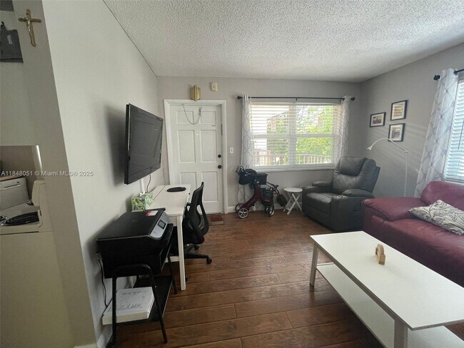 Foto del edificio - 415 NE 2nd St