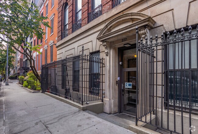 Entrance - 222 W 15th St