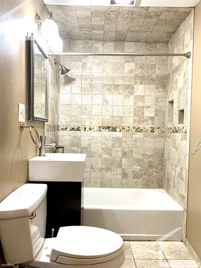 Building Photo - 3 br, 1 bath House - 161 Brayton Rd # 1J