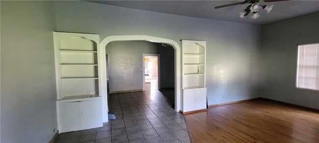 Foto del edificio - 220 E 5th St