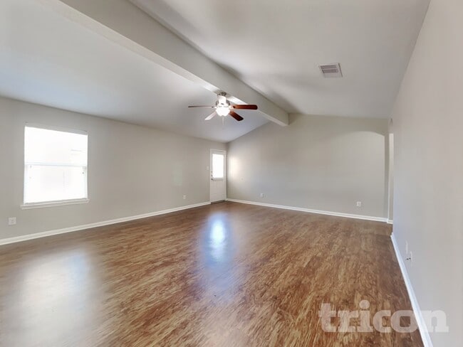 Foto del edificio - 2322 Oyster Bay Ave