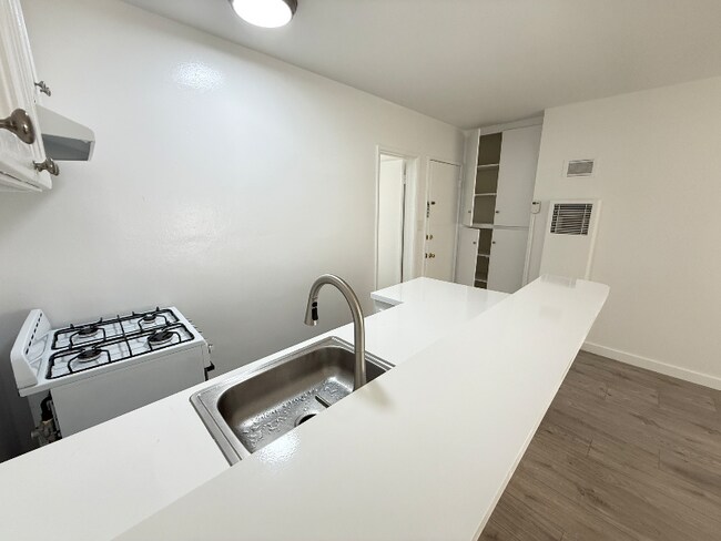 Foto del edificio - 240 S Reeves Dr