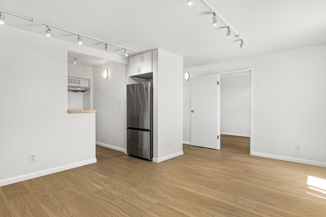 Building Photo - 52 Panoramic Way