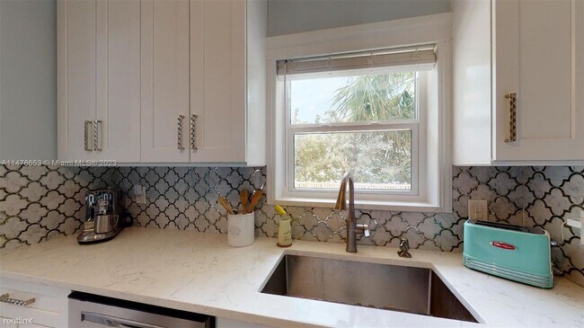 Foto del edificio - 1 br, 1 bath Condo - 3252 NE 13th St Apt 5
