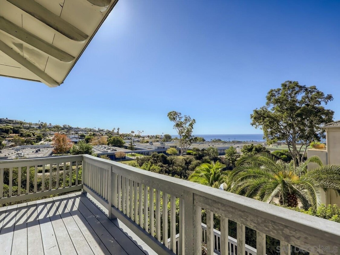 Primary Photo - 1211 W Muirlands Dr