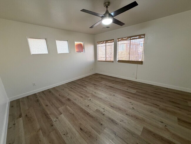 Building Photo - Mountain's Edge 3 Bed 3.5 Bath home in the Southwest. 1 Bed downstairs!