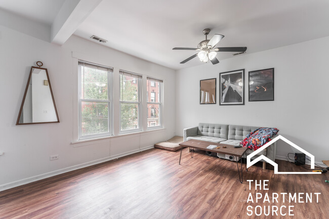 Foto del edificio - 2616 N Marshfield Ave