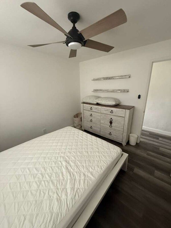 Foto principal - 240 NE 60th St
