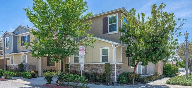 Building Photo - Modern, Move-In Ready Home with Attached 2-Car Garage