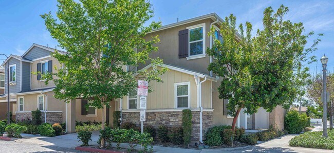 Foto del edificio - Modern, Move-In Ready Home with Attached 2-Car Garage