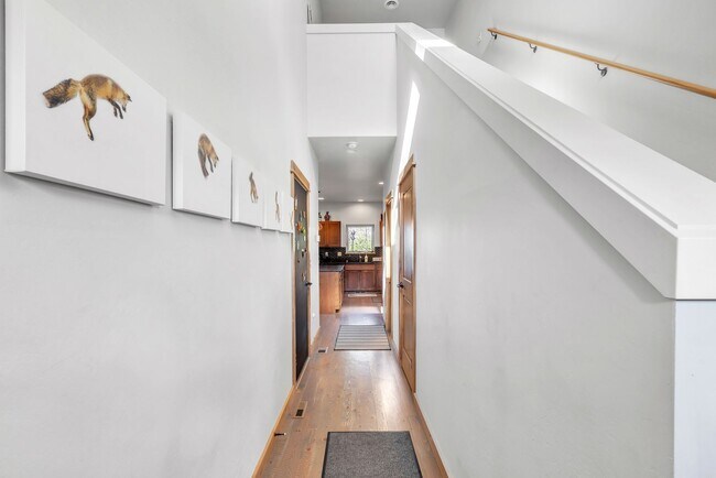 Foto del edificio - Furnished townhome w/ 2-car garage, backyard & EV charging