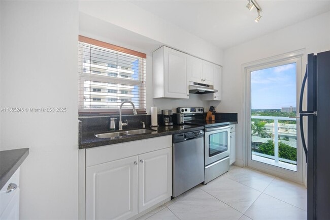 Foto del edificio - 1620 N Ocean Blvd