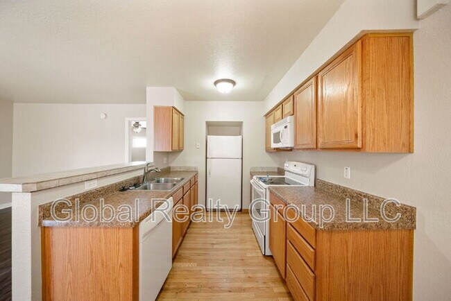 Foto del edificio - 255 E Rampart Dr