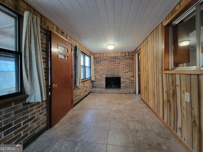 Building Photo - 493 Bee Maxey Rd