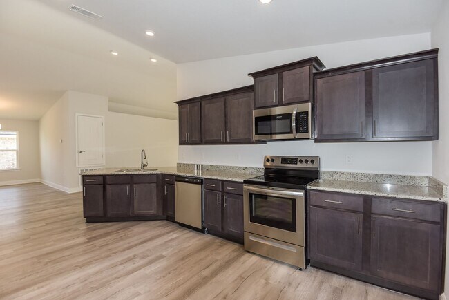 Foto del edificio - 4 Bedroom/2 Bath