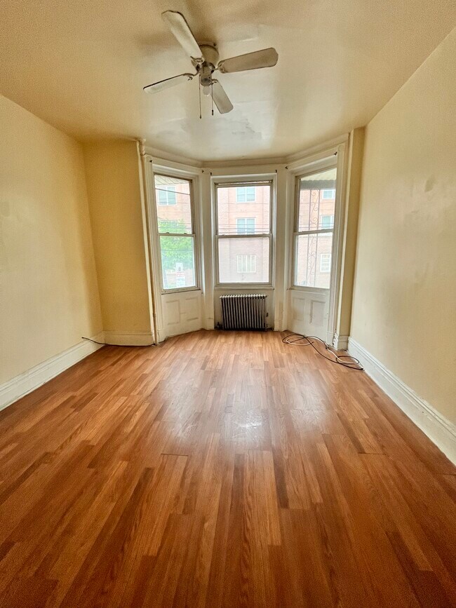 391 Forrest St 2 - 387 Forrest St