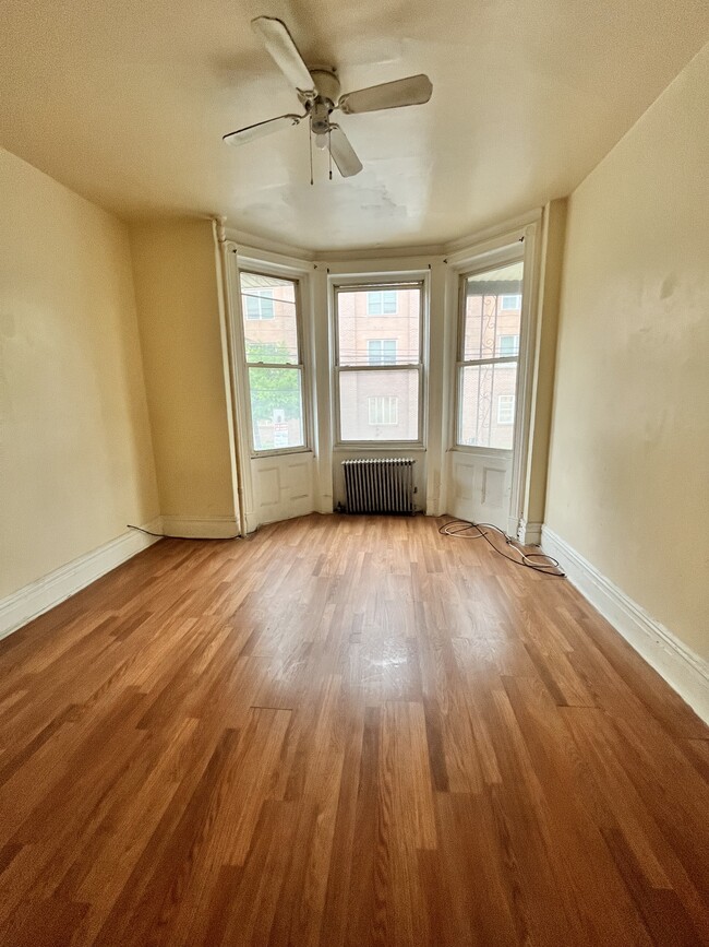 391 Forrest St 2 - 387 Forrest St