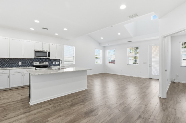 Foto del edificio - 8632 Tropics Ave