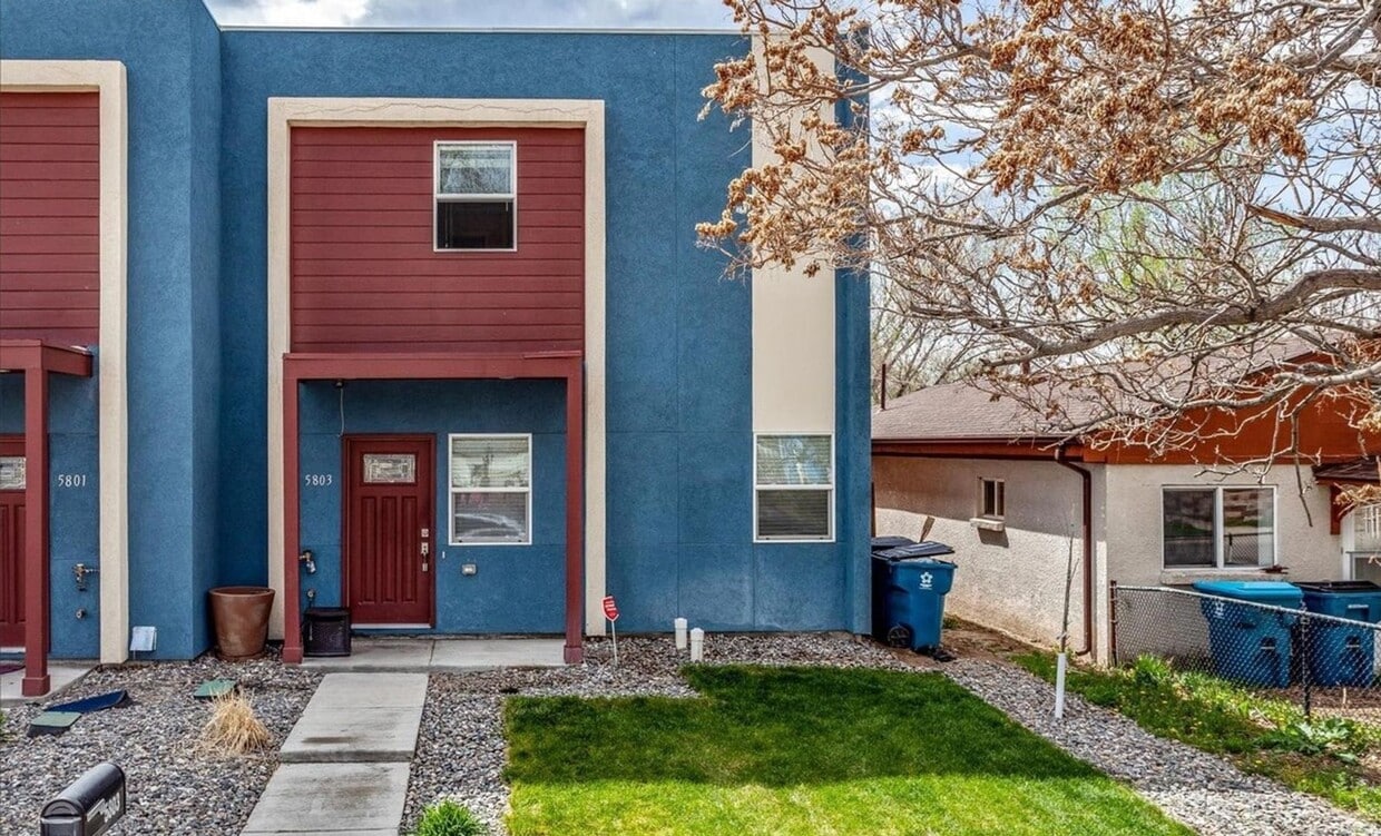 3BD, 2.5BA Half-Duplex for Lease in Commerce City with 2-Car Garage - 3BD, 2.5BA Half-Duplex for Lease in Commerce City with 2-Car Garage