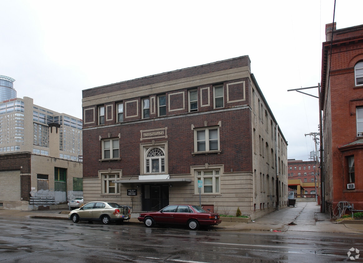 Building Photo - 608 9th St S