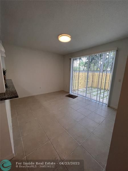 Foto del edificio - 7953 N Southwood Cir