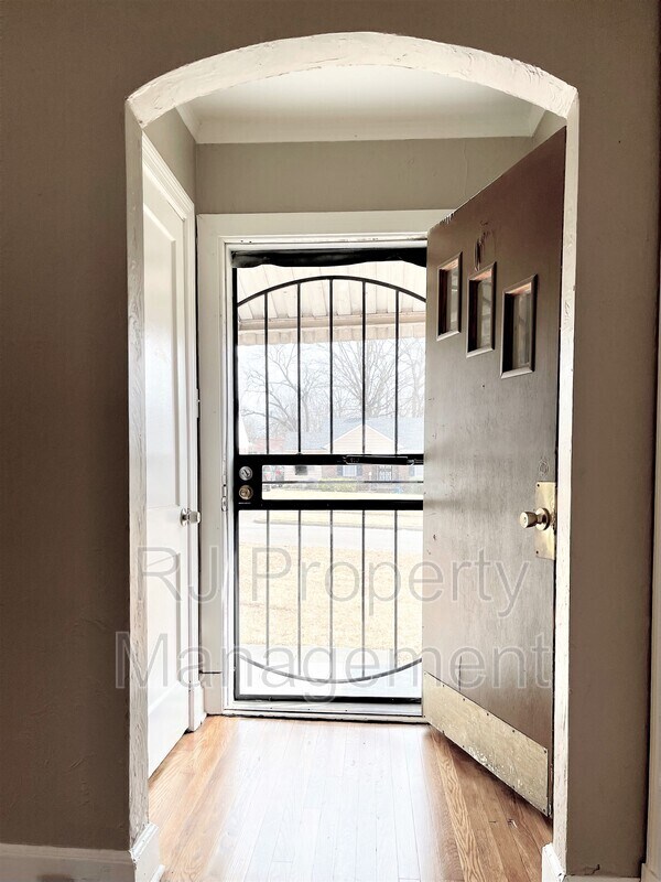 Foto del edificio - 1639 Shadowlawn Blvd