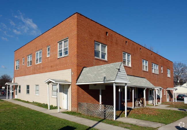Building Photo - 705 Briarcliff Rd