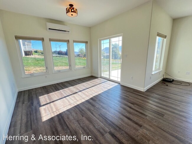 Building Photo - 2 br, 2 bath House - 3911 10th St SE