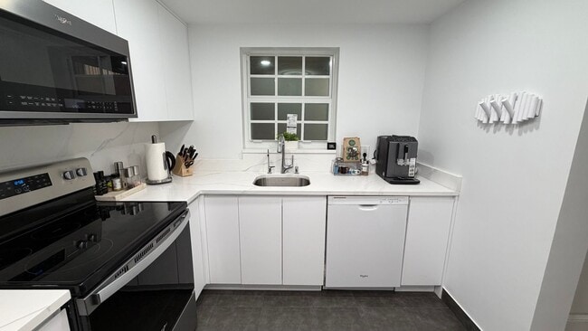 Foto del edificio - 610 Tennis Club Dr