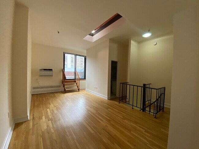 Foto del edificio - 45 E 9th St