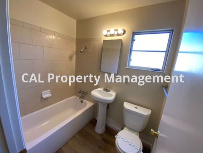 Foto del edificio - Nice 3 bedroom, 2 bath home in North Salinas