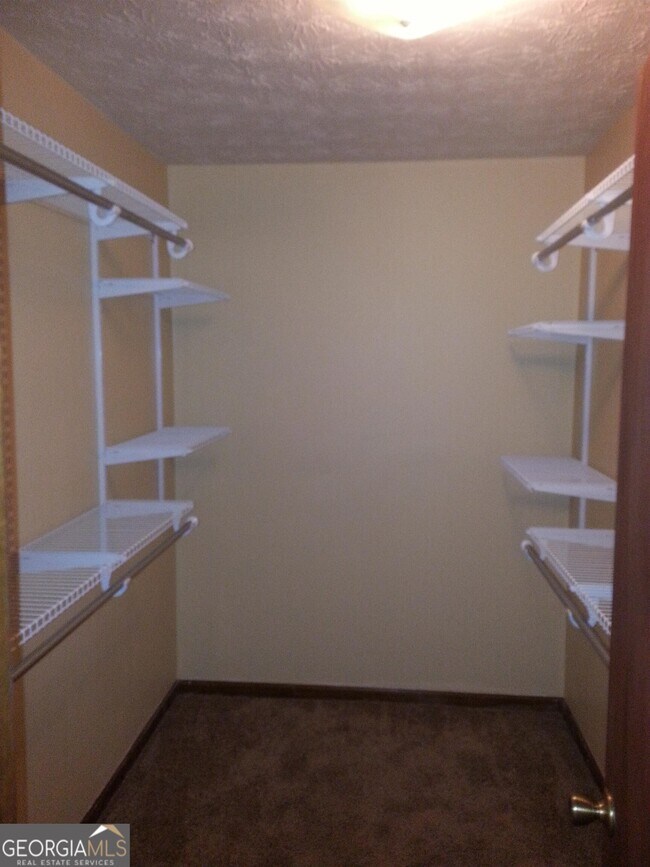 Building Photo - 1100 Northern Run
