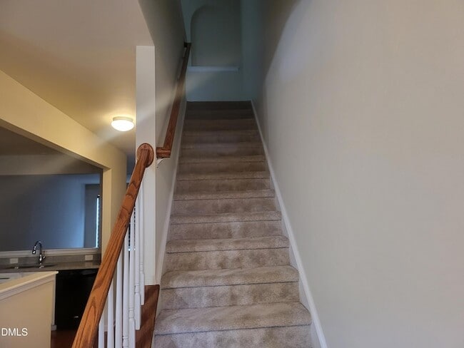 Foto del edificio - 100 Stratford Lakes Dr