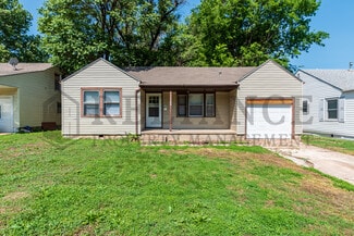 Building Photo - 709 S Pinecrest St