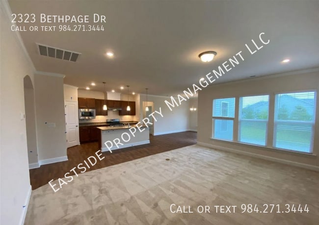 Building Photo - 2323 Bethpage Dr