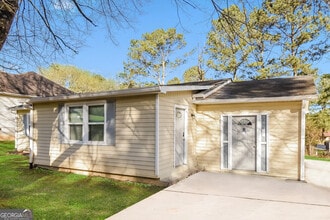 Building Photo - 19 Sioux Rd NE