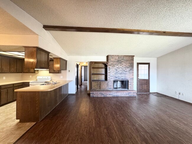 Building Photo - 9821 Larkspur Ln
