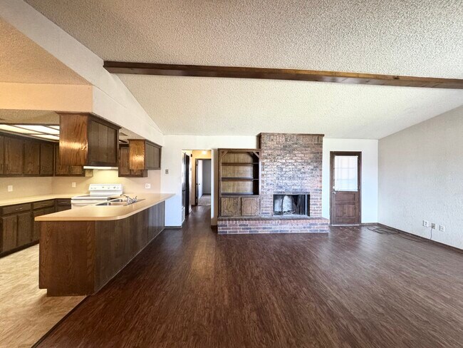 Foto del edificio - 9821 Larkspur Ln