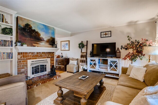 Building Photo - Beautiful Townhome in Knolls West, Centennial